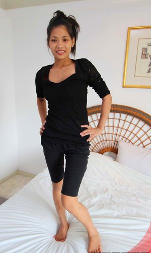 Asian Sex Diary are pleased to offer you a free photos featuring Franciska in sex scene